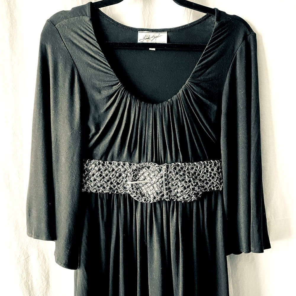 Scoop neck blouse with split sleeves, attached woven leather metallic belt.